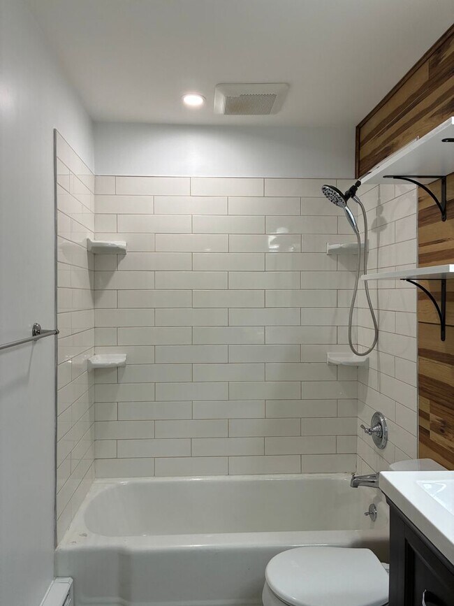 Building Photo - Clayla Properties