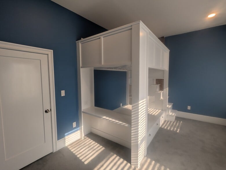 Bedroom (Built-in Desk) - 35 Clinton Ave