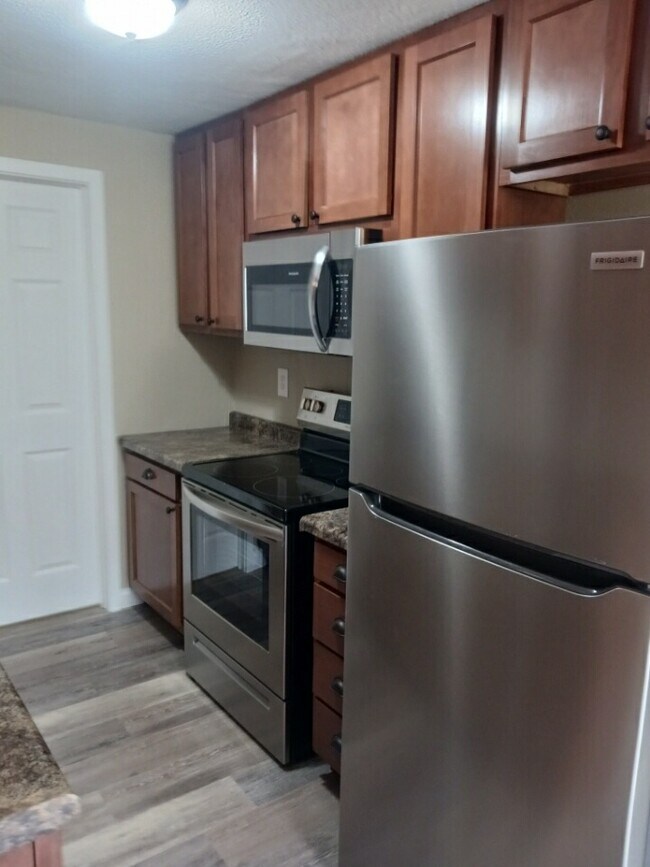 Building Photo - 430 Sara St