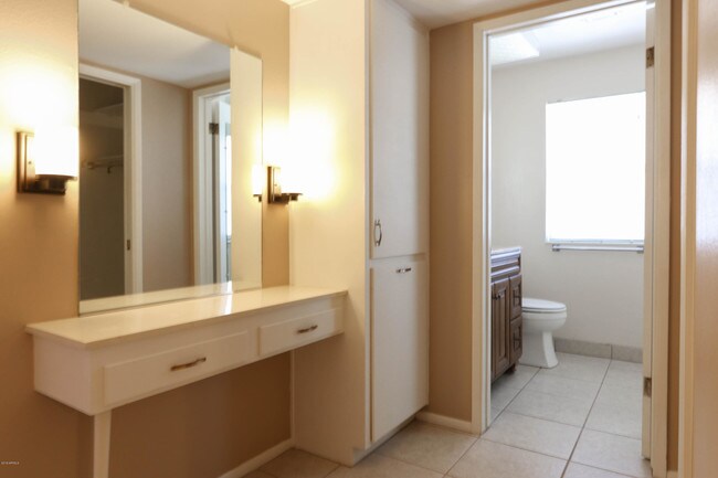 Building Photo - 10943 W Tropicana Cir