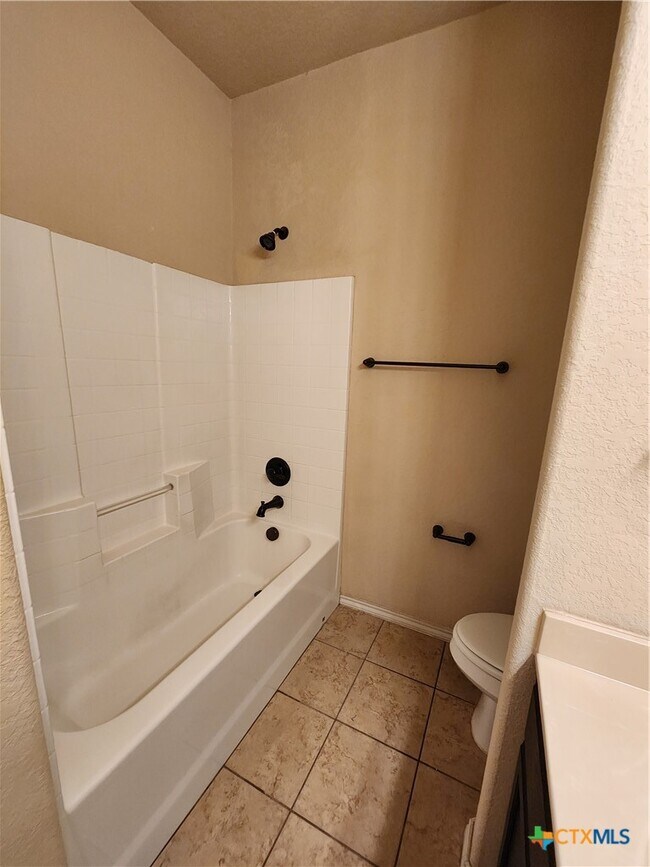 Building Photo - 712 Creekside Cir