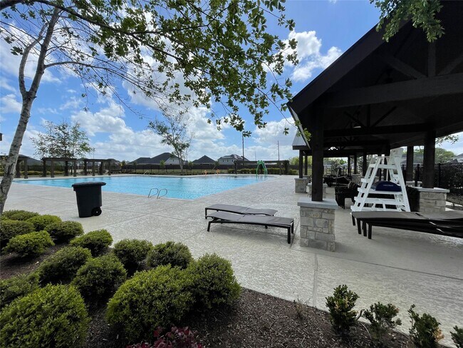 Building Photo - 8111 Royal Palm Ct