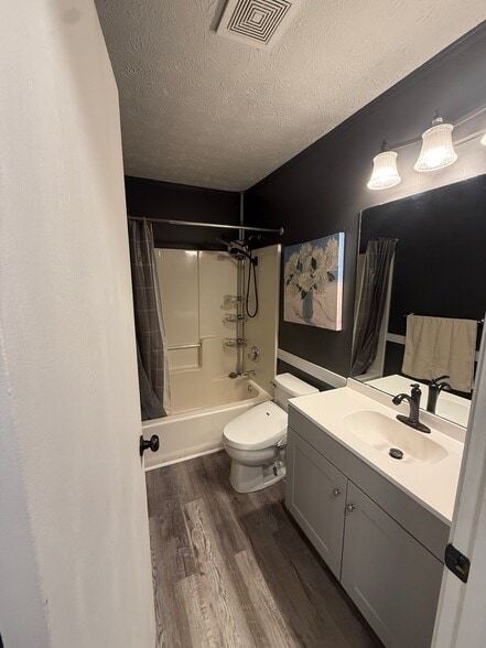 Building Photo - 2640 Ridgecrest Ln