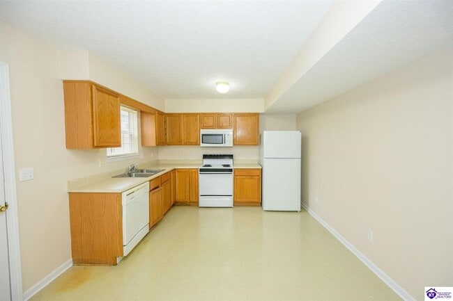 Building Photo - 128 Skyline Dr