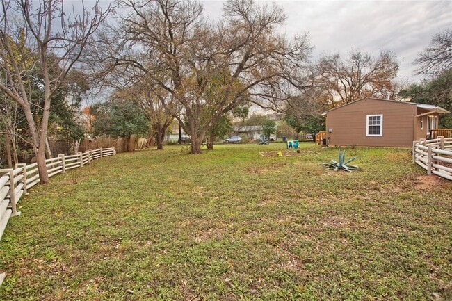 Building Photo - 410 Primrose St