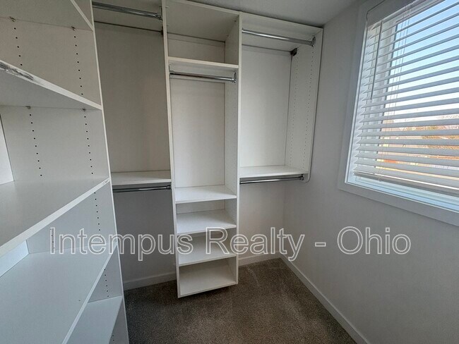 Building Photo - 2430 Richmond Rd