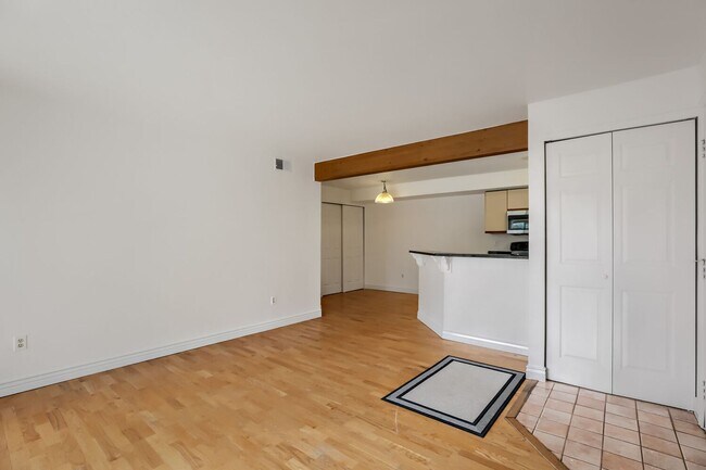 Building Photo - 2BD/2BA Condo in Can't beat Boulder Location!
