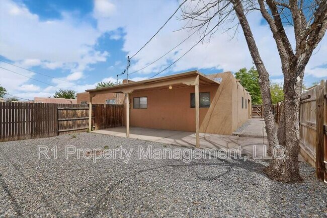 Building Photo - 222 Shannon Pl NW