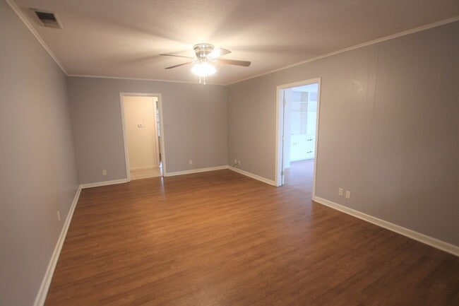 Building Photo - Coming Soon: Beautiful 3 Bedroom, 2 Bathro...