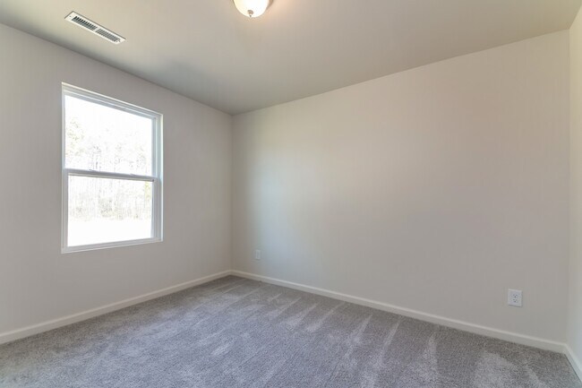 Building Photo - 210 Kyle's Dr