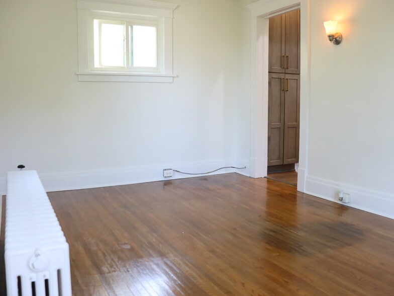 main bedroom - 20 Olcott Ave