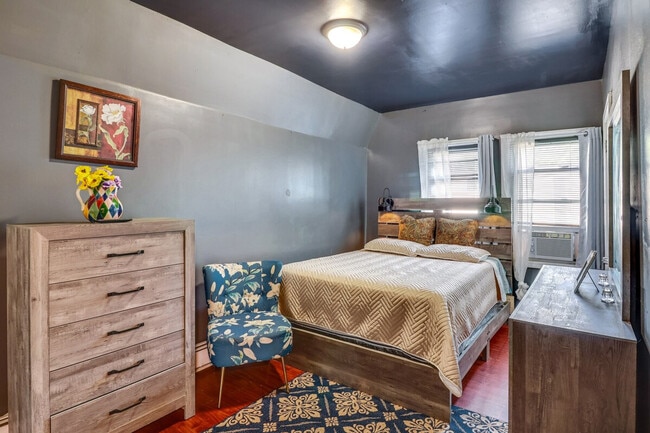 Building Photo - 787 S 13th St