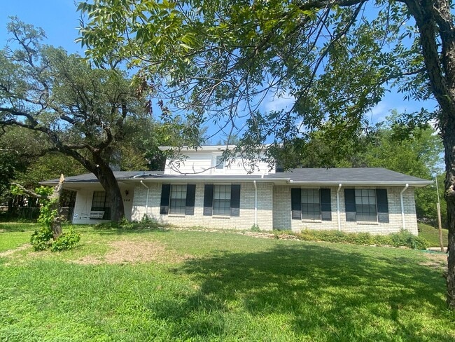 Building Photo - LARGE 4 BEDROOM BELTON ISD