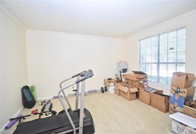 Building Photo - 2447 Edgewood Dr