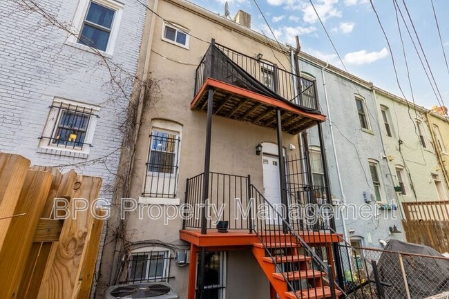 Building Photo - 1033 5th St NE