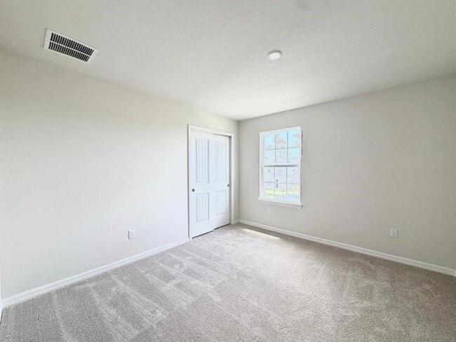 Building Photo - 6985 Oak Commons Way