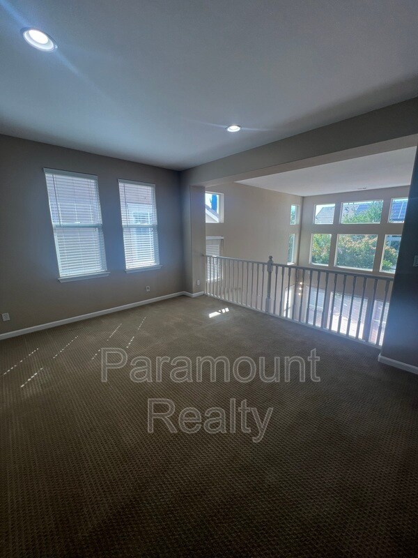 Building Photo - 612 Carrington Ct
