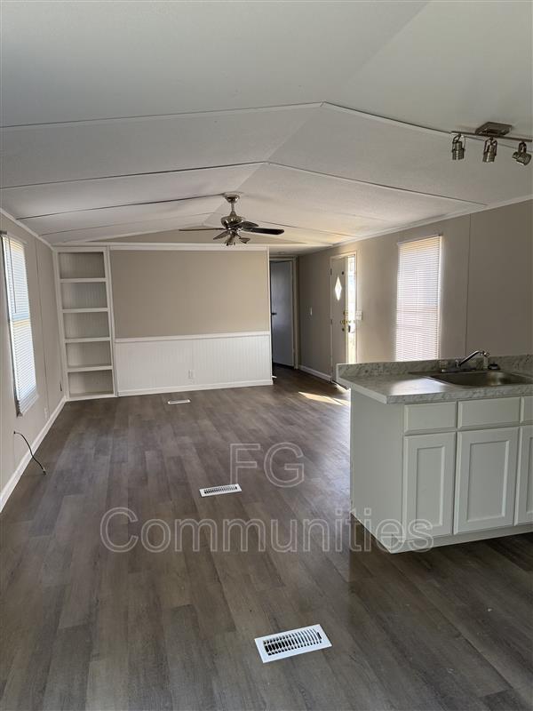Building Photo - 2600 Heidelberg Dr