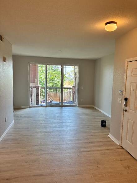 Building Photo - 804 Summer Hawk Dr