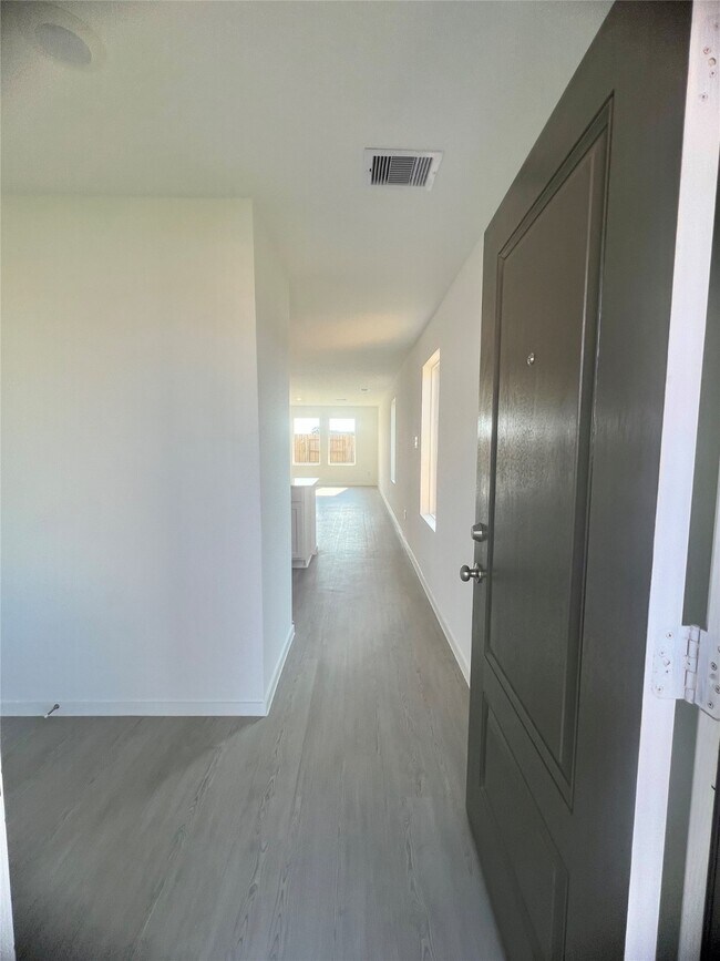 Building Photo - 16802 Great Highlands Dr