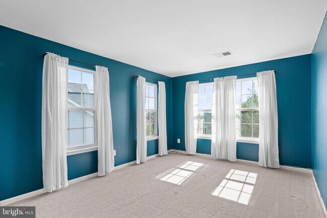 Building Photo - 3175 Fledgling Cir