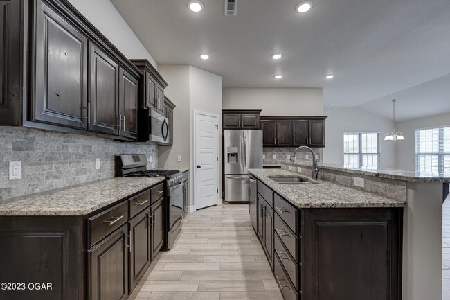 Building Photo - 2030 Mardale Cir