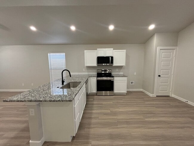 Building Photo - 3-Bedroom Home with Stylish Upgrades in Be...
