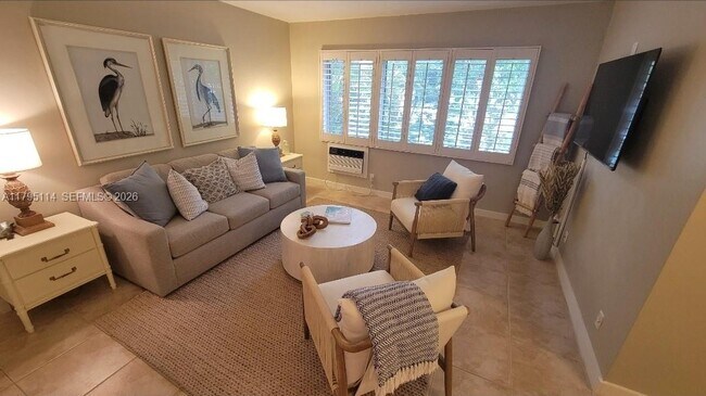 Building Photo - 624 Orton Ave