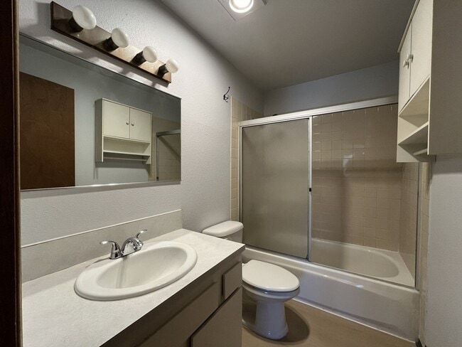 Building Photo - 8332 SW 21st Ave