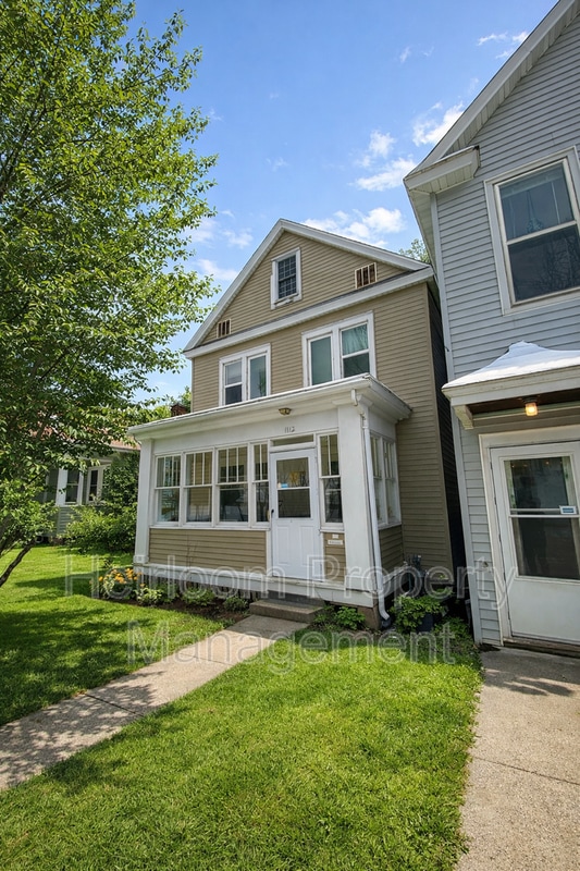 Building Photo - 1112 E 6th St