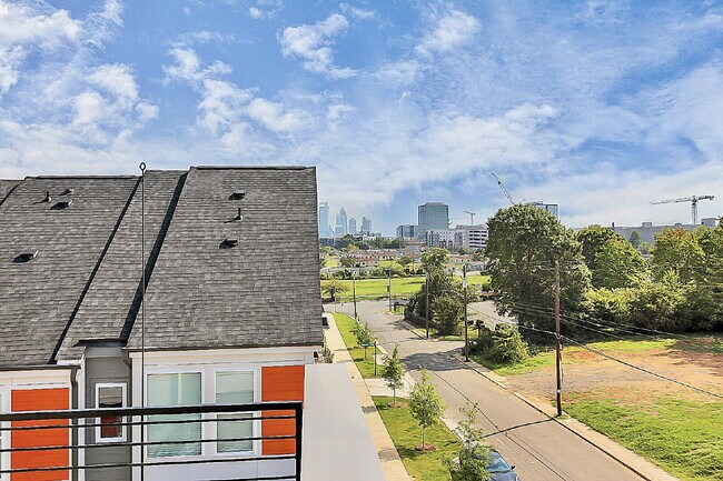 Building Photo - End Unit in SOUTH END