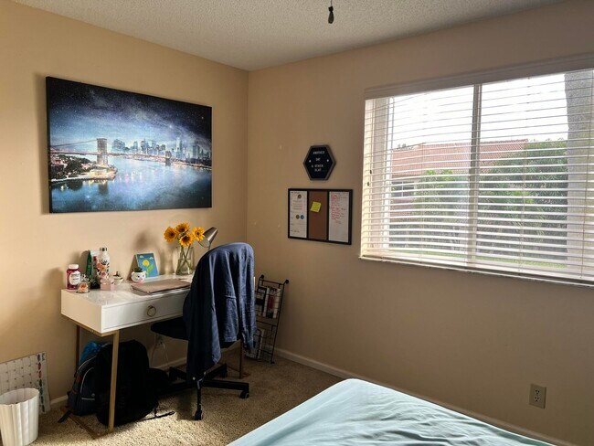 Building Photo - 6787 Via Regina