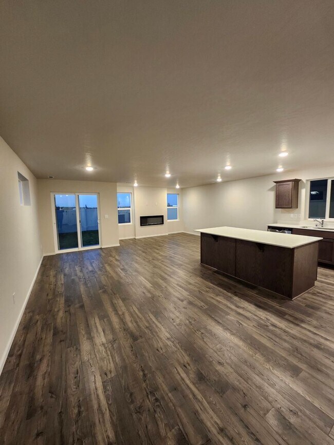 Building Photo - Brand New Construction and Smart Home Comp...