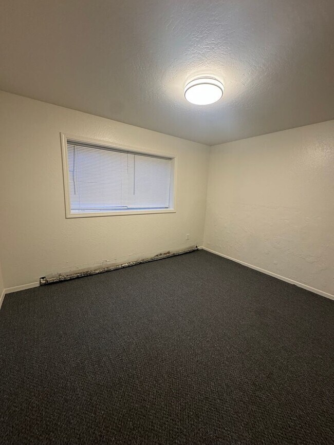 Building Photo - 401 N Mumford St