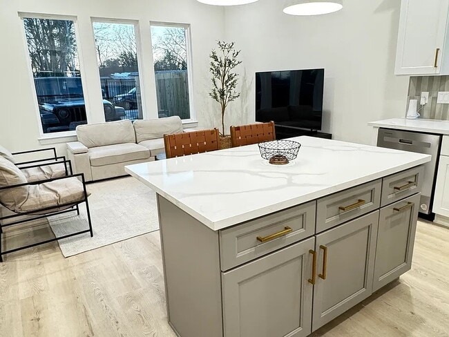 Building Photo - 5125 Van Fleet St