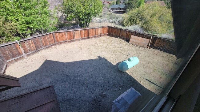 Building Photo - 4 Bedroom Mountain Home Close to Town!