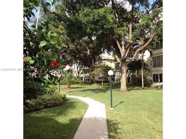 Building Photo - 5181 W Oakland Park Blvd