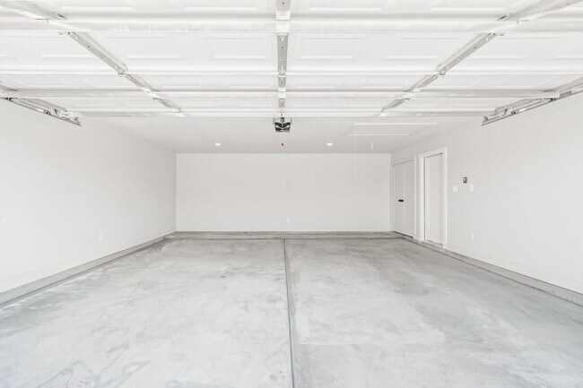 Building Photo - New Construction Home In Slaton ISD!