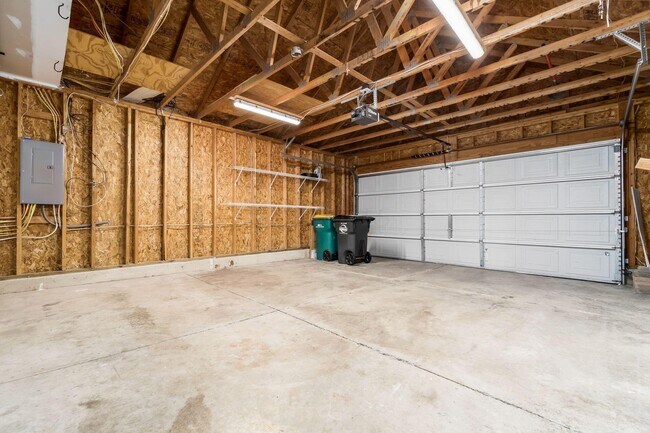 Building Photo - 1383 Pansy St