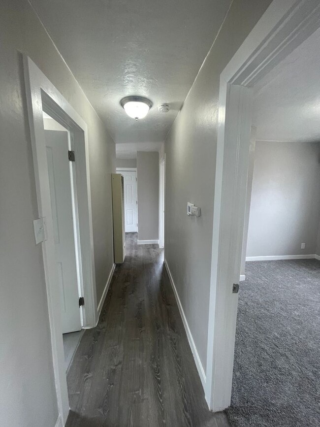 Building Photo - Cozy 2-Bedroom with Modern Updates