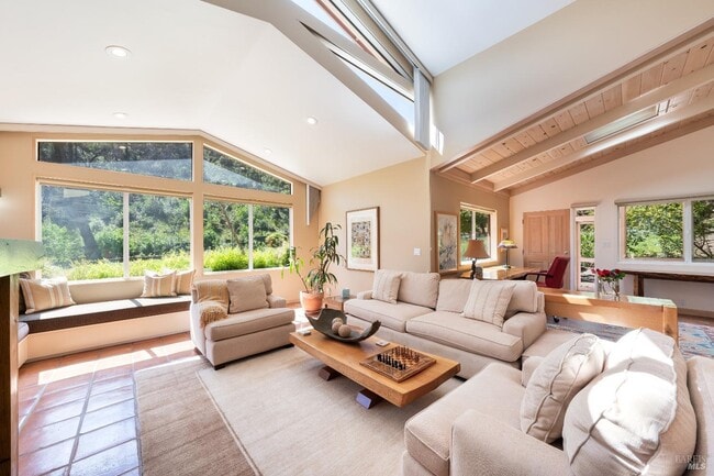 Building Photo - 321 Dutch Henry Canyon Rd