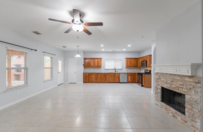 Building Photo - 3223 Legends Creek Dr