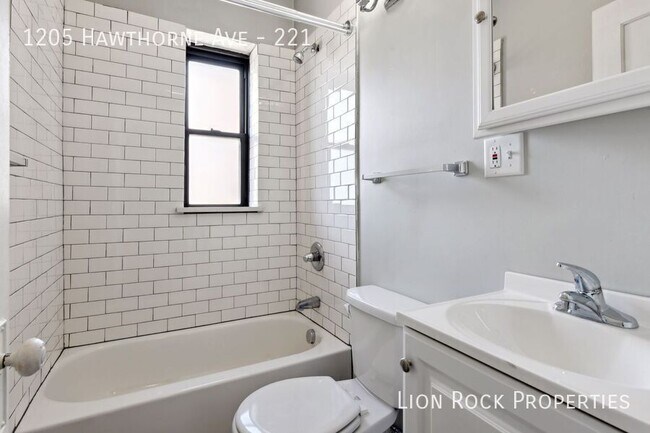 Building Photo - 1205 Hawthorne Ave