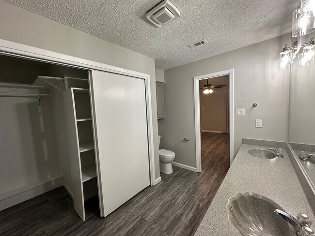 Building Photo - Ernest Properties 2 (295 Mooring Cir)