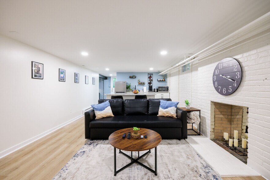 Building Photo - 7218 Monument Ave