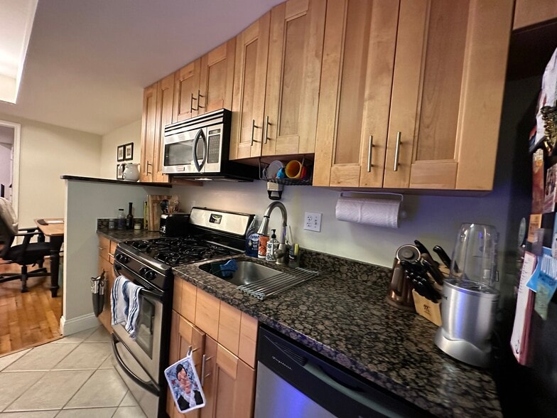 Building Photo - 213 19th St NE