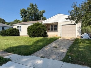 Building Photo - Cute 3 bedroom on McGregor!