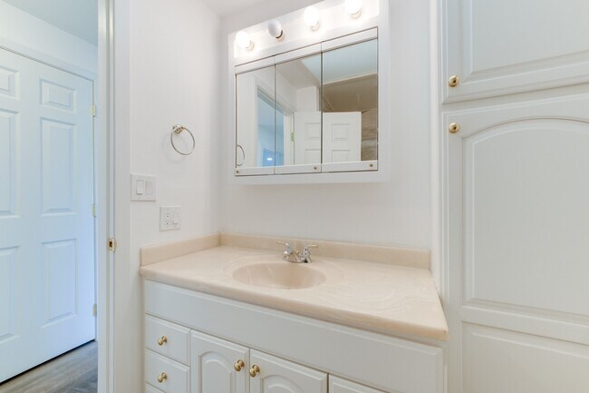 Building Photo - 12225 105th Ave NE