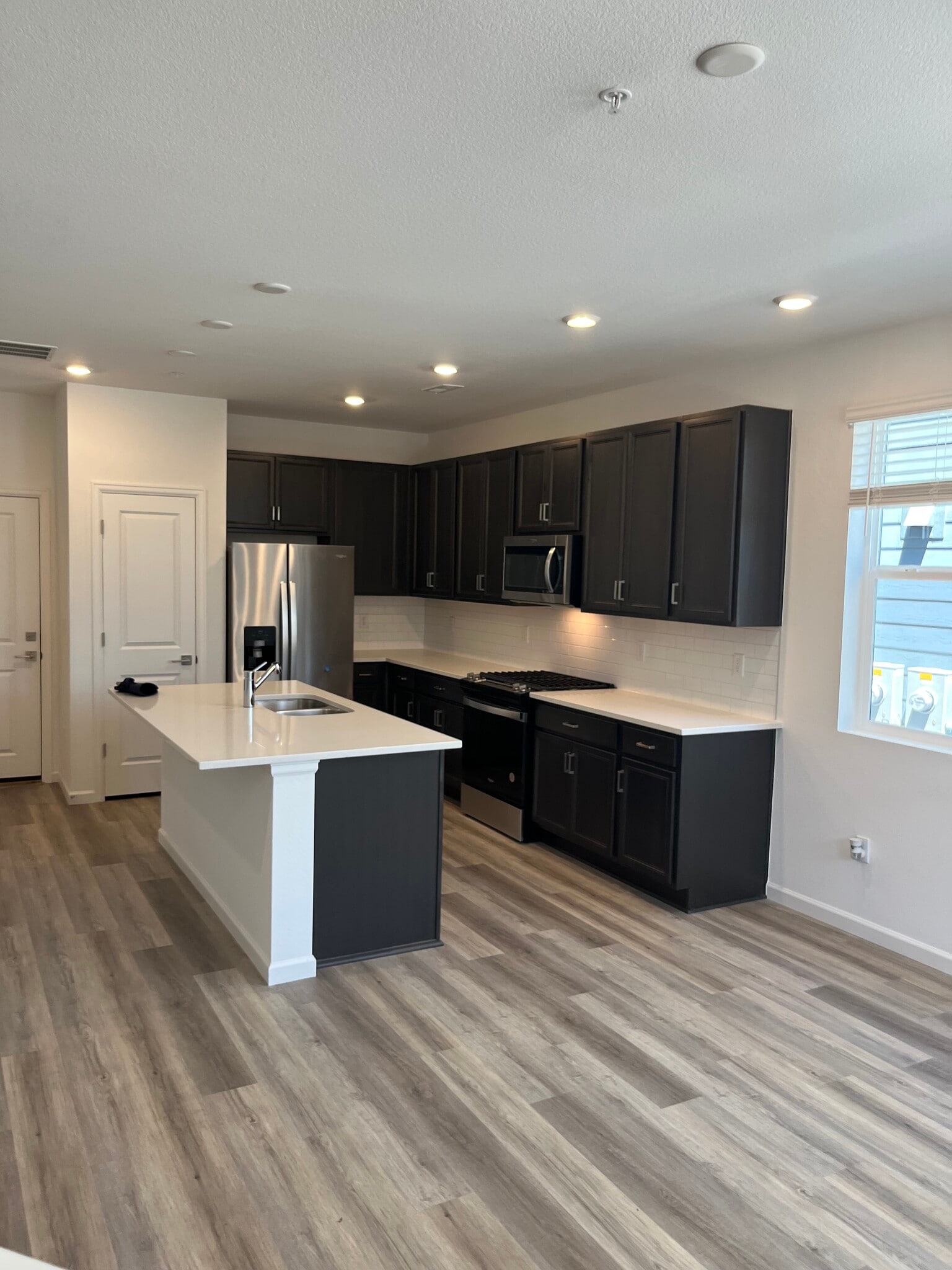 Building Photo - 1910 Rosen Dr