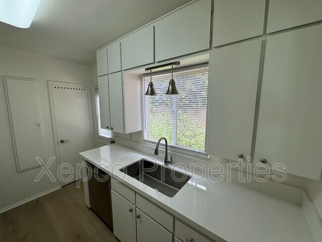 Building Photo - 432 Avenida Ortega